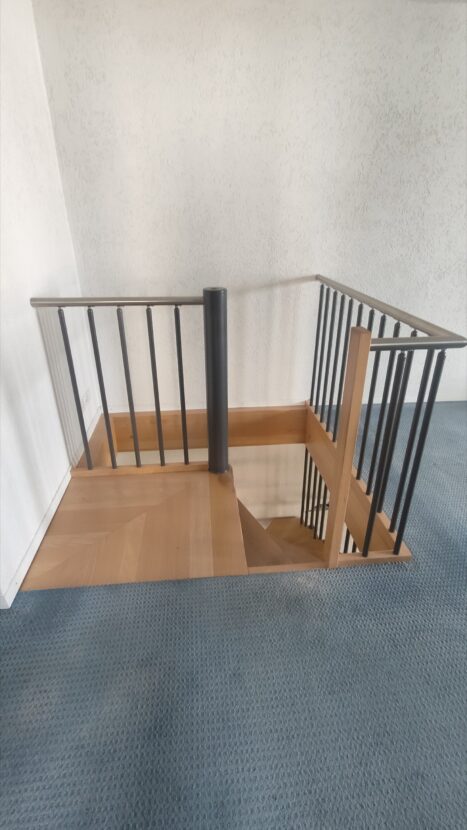 Spindeltreppe mit Podest OG 2 2