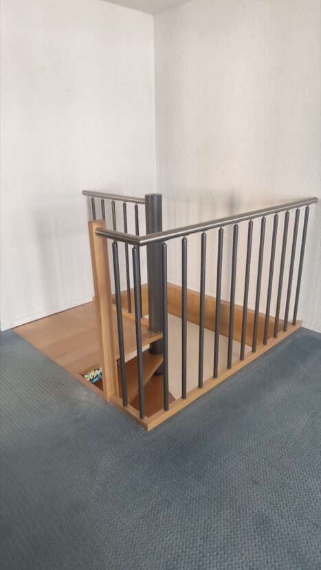 Spindeltreppe mit Podest OG 2